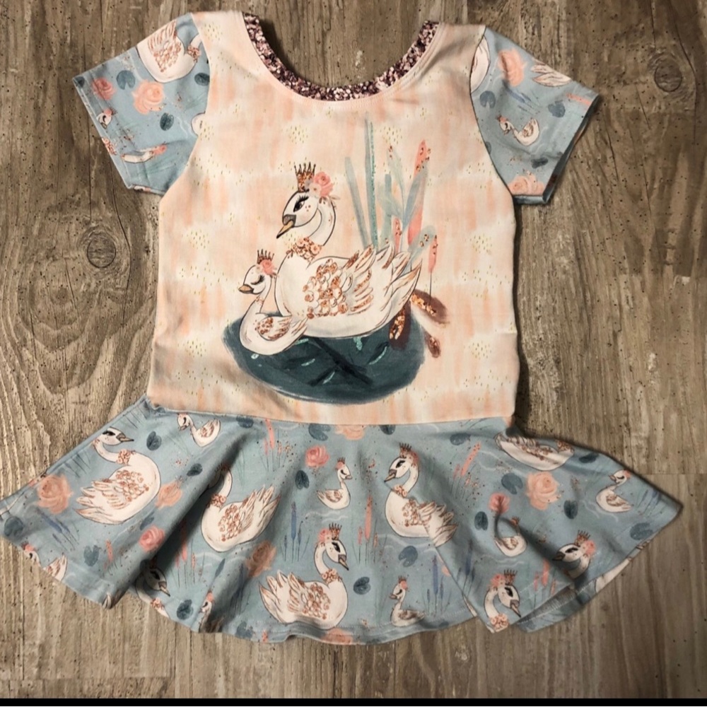 Girls' Swan Print Peplum Top